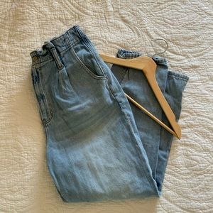 American Eagle Women’s Mom Jeans Size 8
